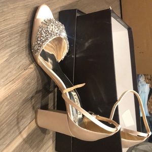 Badgley Mischka 8.5 light pink/cream heels